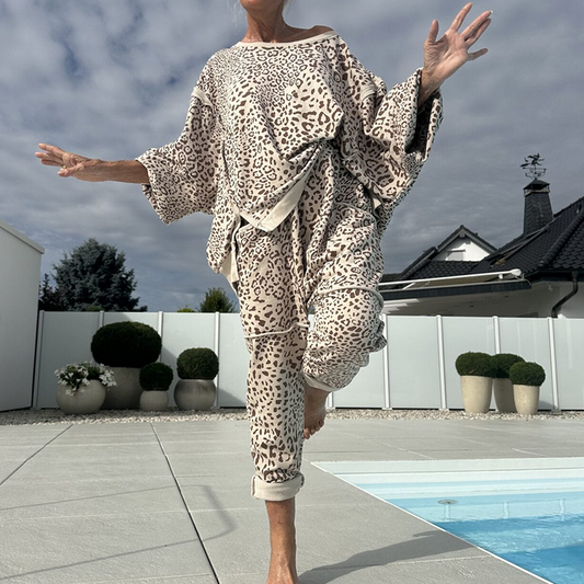 Completo 2 pezzi da donna: top e pantaloni con stampa leopardata