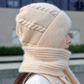 Cappello a Maglia con Sciarpa Integrata