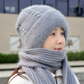 Cappello a Maglia con Sciarpa Integrata