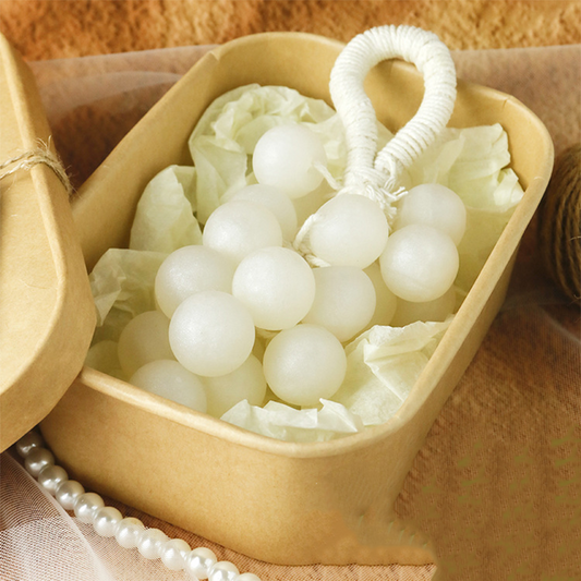 Sapone artigianale a forma di grappolo d'uva con perle