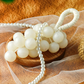 Sapone artigianale a forma di grappolo d'uva con perle